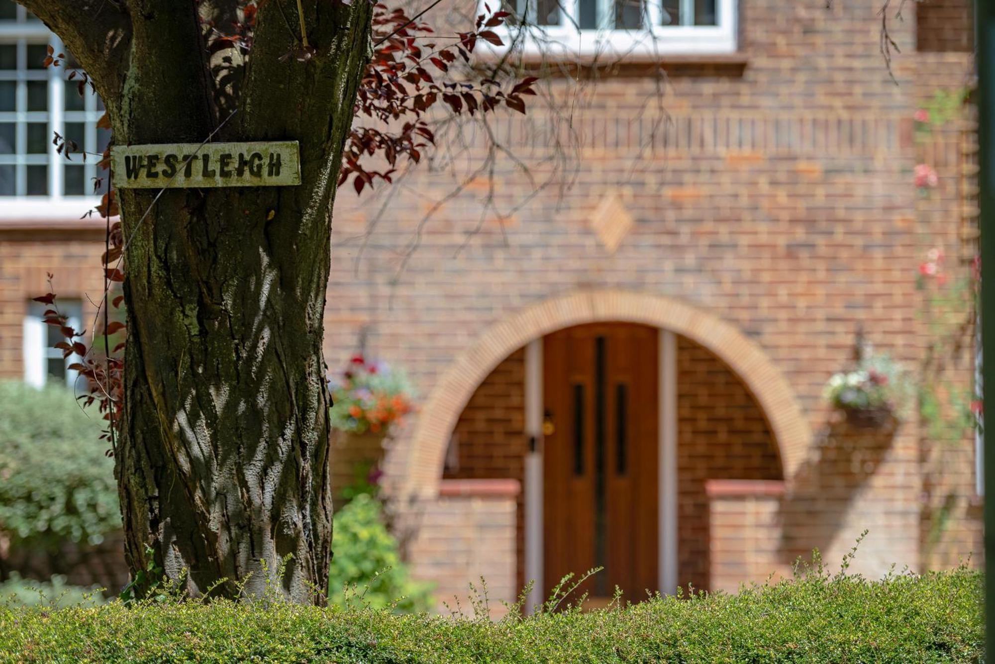 Westleigh 호텔 Ashtead 외부 사진